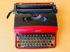 Olivetti Lettera 32 Spanish QWERTY keyboard close-up