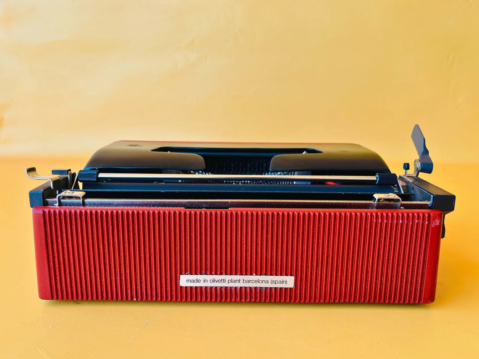 Working Typewriter Olivetti Lettera 32 Custom Painted Red and Black