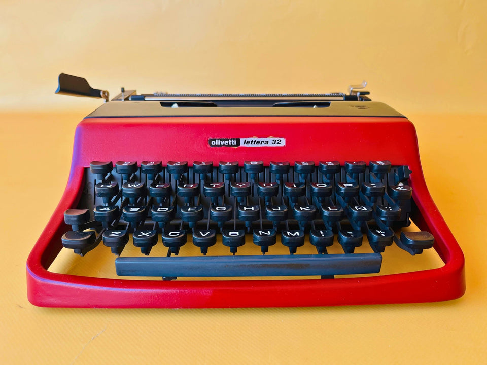 Working Typewriter Olivetti Lettera 32 Custom Painted Red and Black