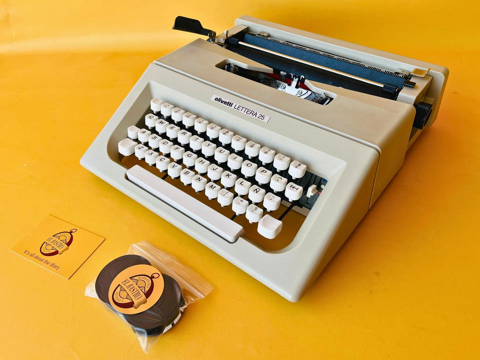 Working Typewriter Olivetti Lettera 25 Beige Spanish QWERTY