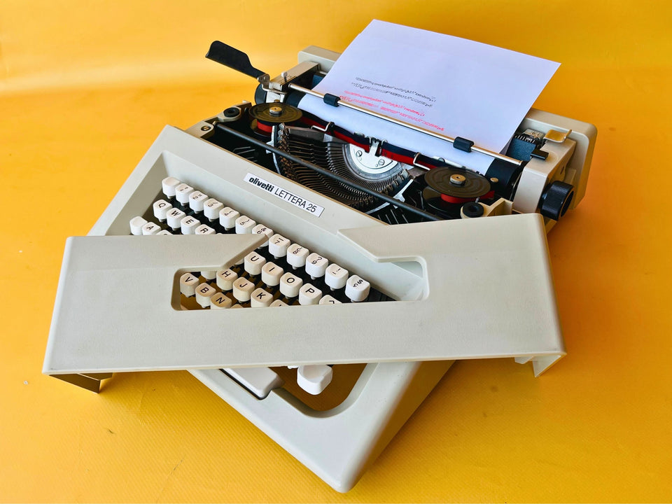 Working Typewriter Olivetti Lettera 25 Beige Spanish QWERTY