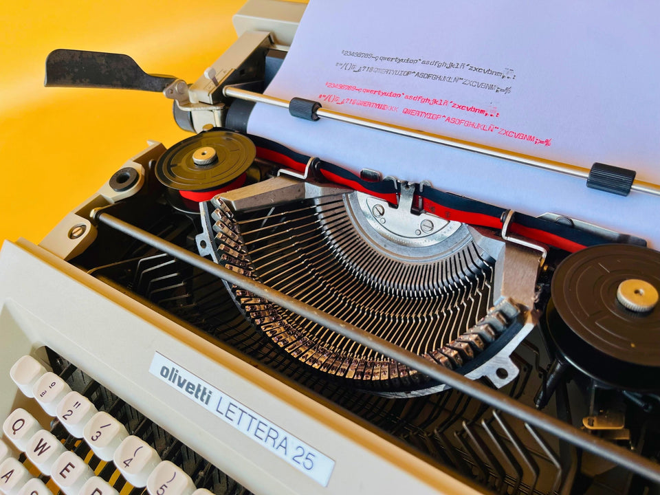Working Typewriter Olivetti Lettera 25 Beige Spanish QWERTY