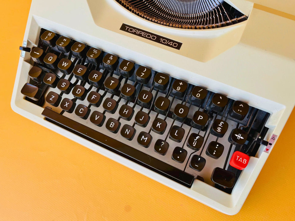 Working Typewriter Torpedo 10 40 White Dutch QWERTY with Case