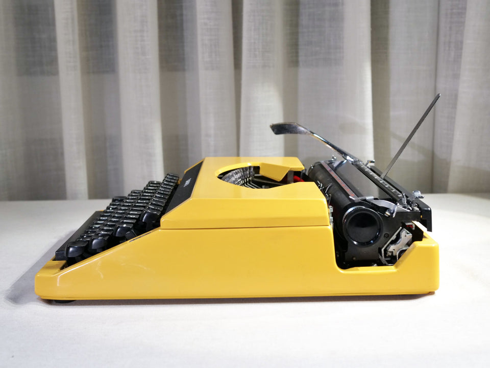 Working Yellow Safari 2 Typewriter | 1970s Japanese Typewriter