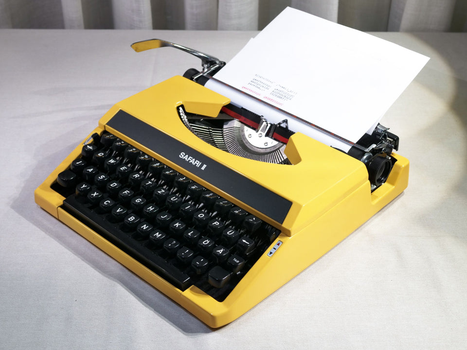 Working Typewriter Olympia Traveller De Luxe White Typewriter QWERTY Gift Writer