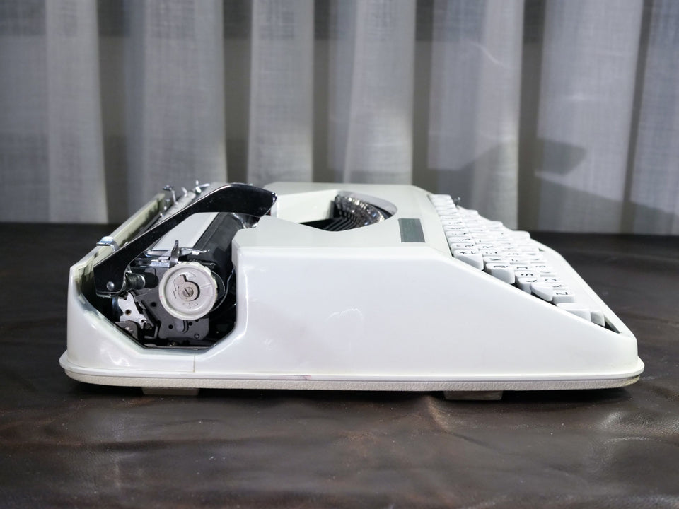 Hermes Baby | Arctic White | Swiss-Made Ultra-Portable Icon (1970s)