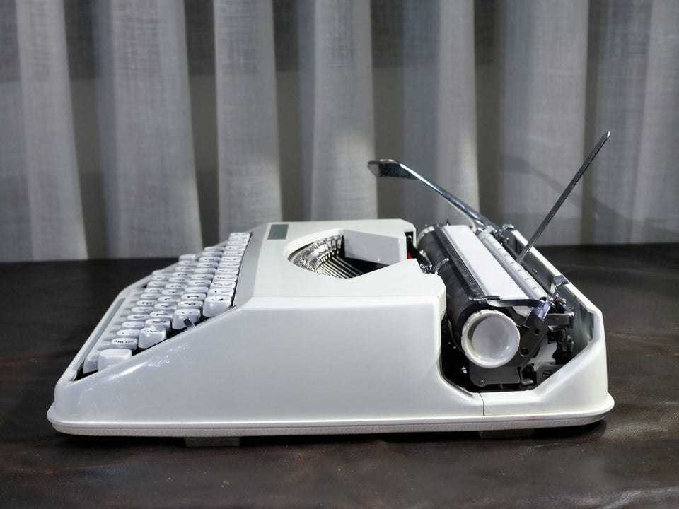 Hermes Baby | Arctic White | Swiss-Made Ultra-Portable Icon (1970s)