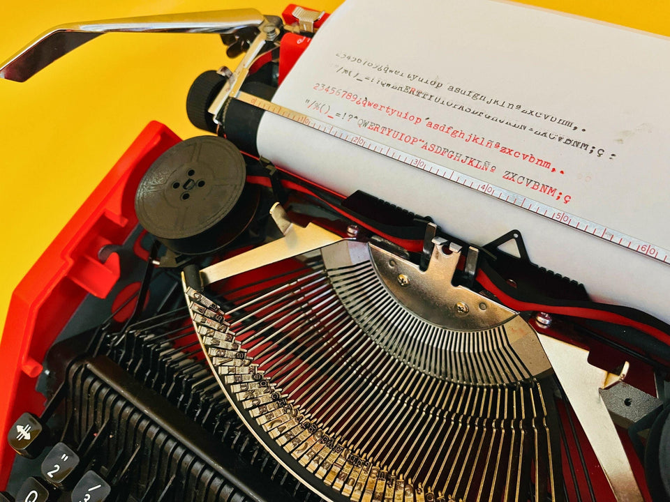 Silver Reed SR10 typing sample QWERTY typeface red typewriter