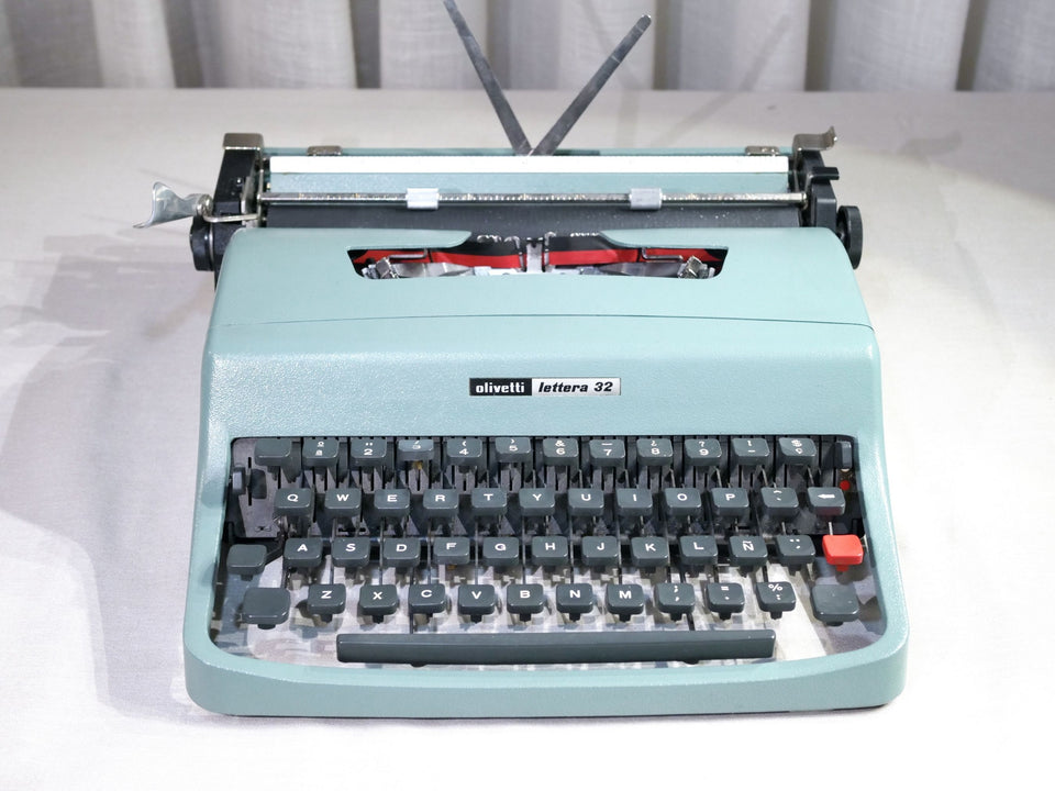 Olivetti Lettera 32 with Case | Iconic Seafoam Blue | The Writer’s Essential (Copy)