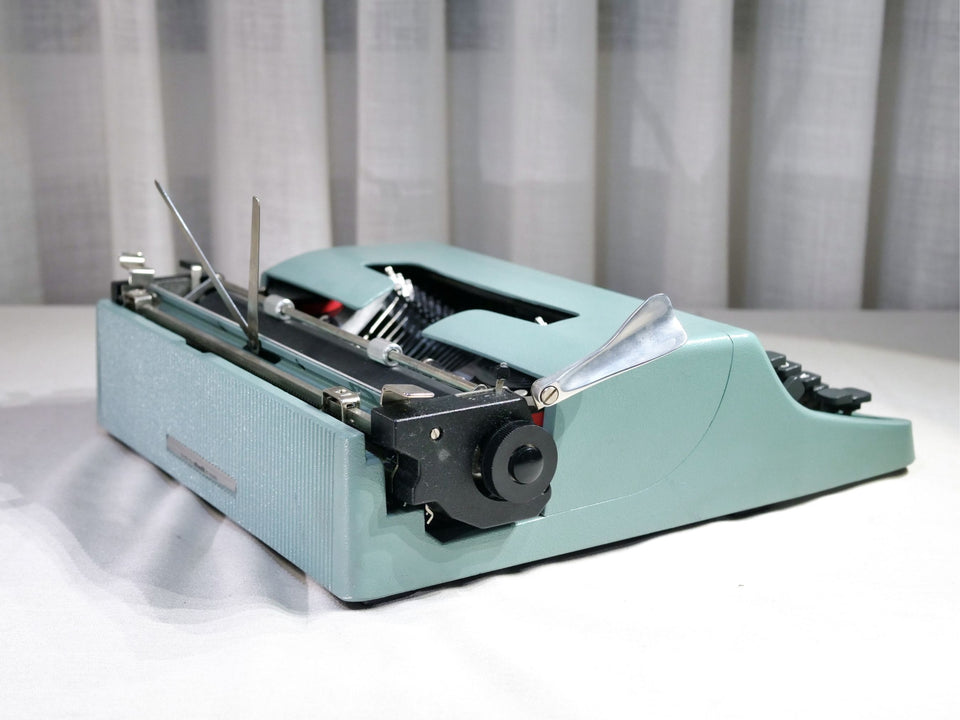 Olivetti Lettera 32 with Case | Iconic Seafoam Blue | The Writer’s Essential (Copy)