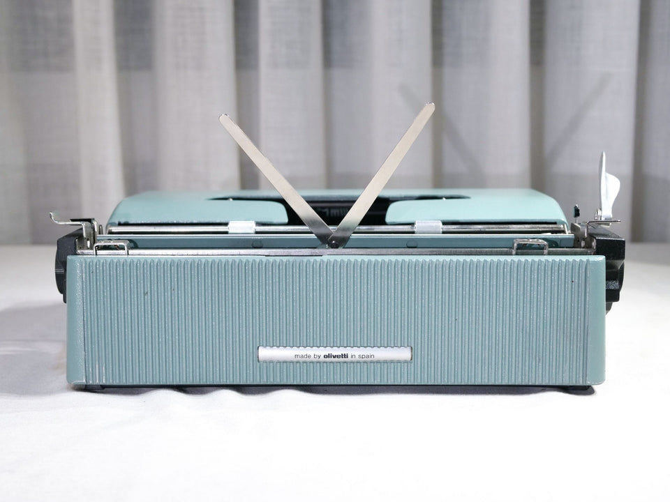 Olivetti Lettera 32 with Case | Iconic Seafoam Blue | The Writer’s Essential (Copy)