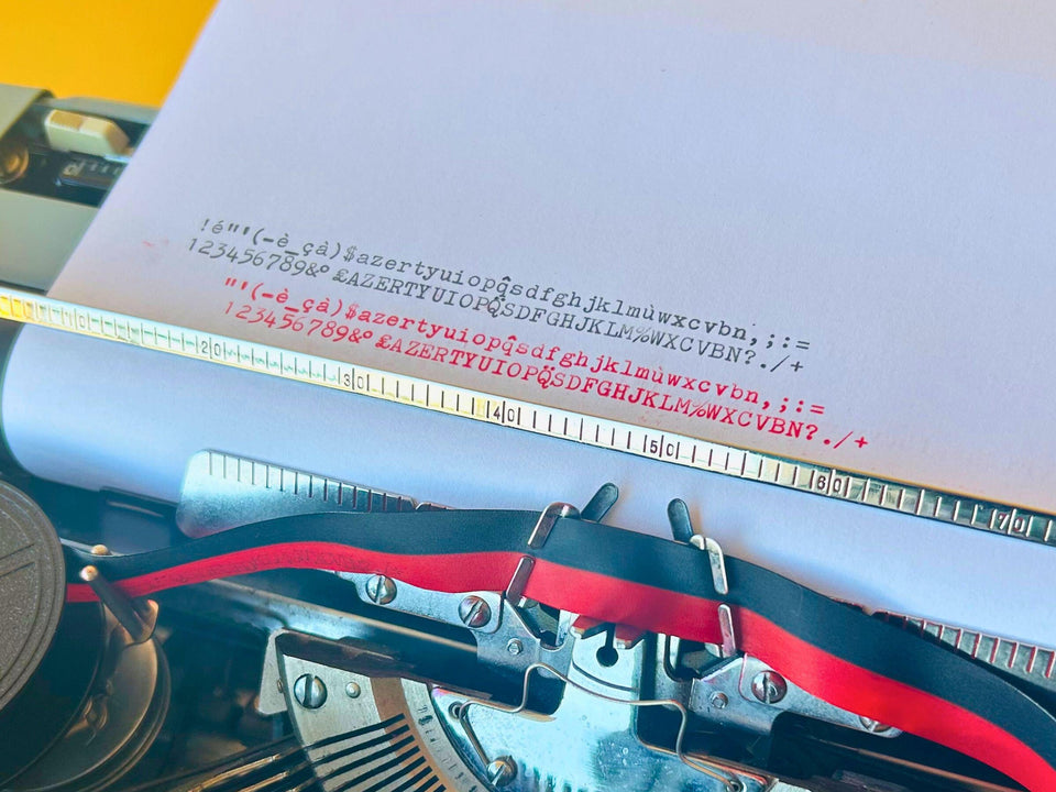 Brother Deluxe typing sample AZERTY typeface blue typewriter