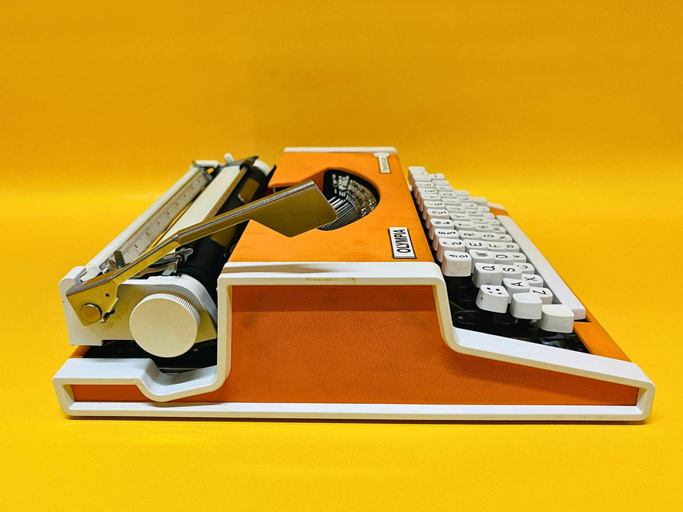Olympia Traveller De Luxe Typewriter – 1970 Orange Portable Manual Typewriter with Case