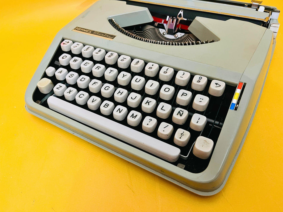 Hermes Baby Portable Typewriter - Working 1950s/60s Manual - Grey with Case