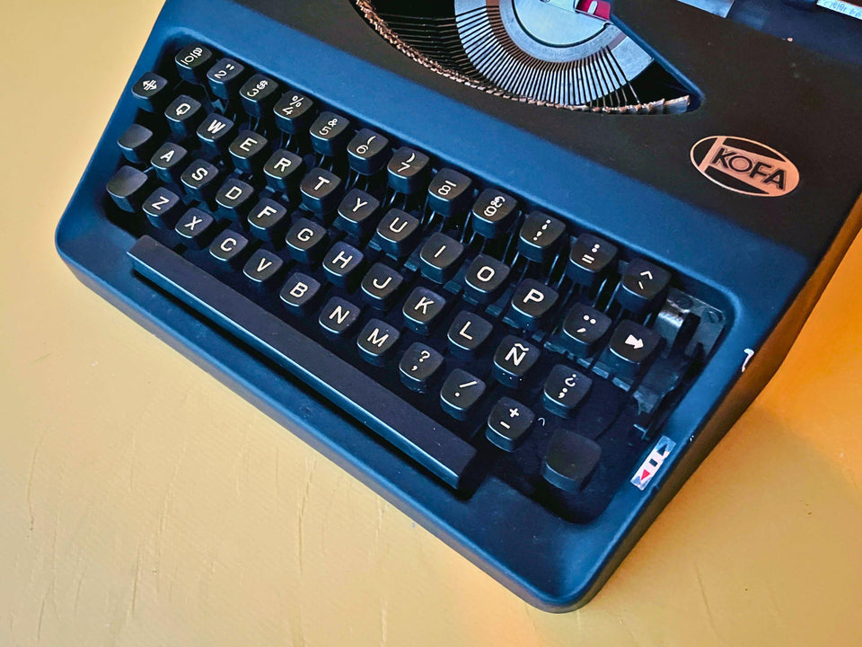 Kofa 100 Portable Typewriter - Working 1970s Manual Typewriter with Case - QWERTY