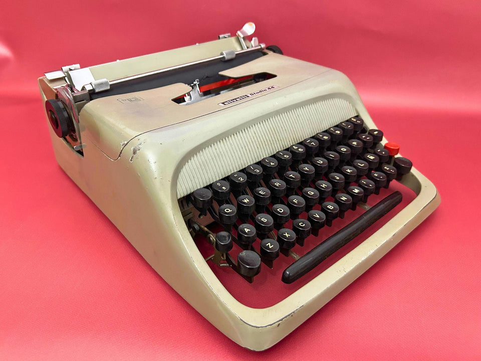 Olivetti Studio 44 Typewriter – Gray Manual Portable Vintage Typewriter