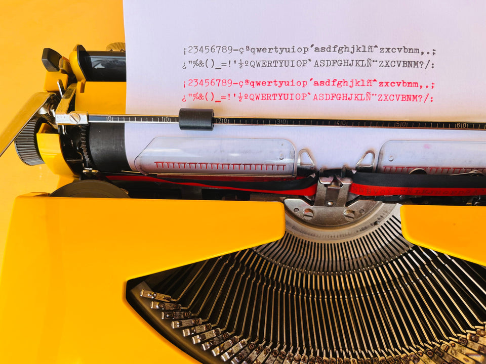 Royal Sahara Portable Typewriter Yellow  – Spanish QWERTY – With Case – Serviced & Working
