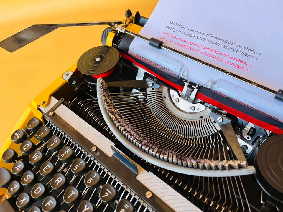 Royal Sahara Portable Typewriter Yellow  – Spanish QWERTY – With Case – Serviced & Working