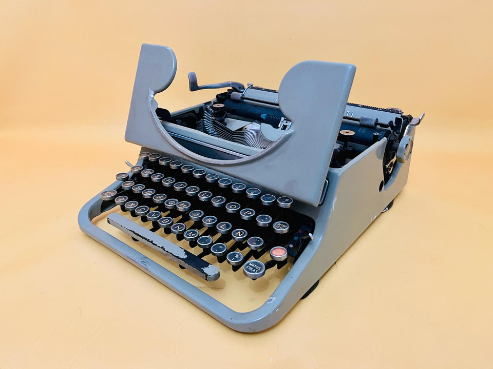 Hispano Olivetti Studio 46 Typewriter – Green Manual Portable Typewriter