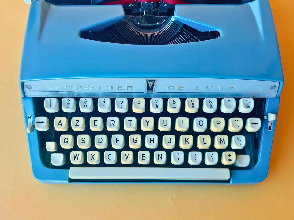 Brother De Luxe Portable Typewriter - Working 1970s Manual - Blue AZERTY