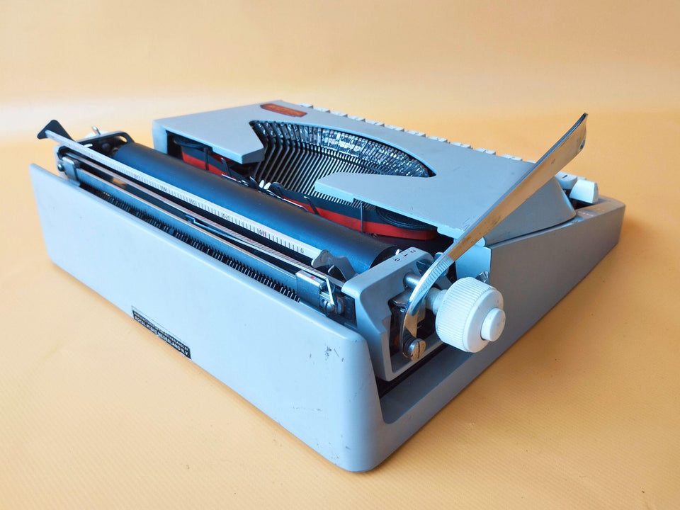 Royal Roytab Typewriter – 1970s Gray Manual Collectible Typewriter