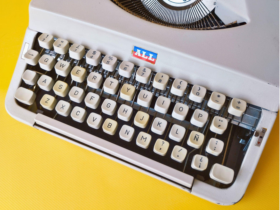 Nakajima ALL White Typewriter – 1970s Manual Typewriter with Case