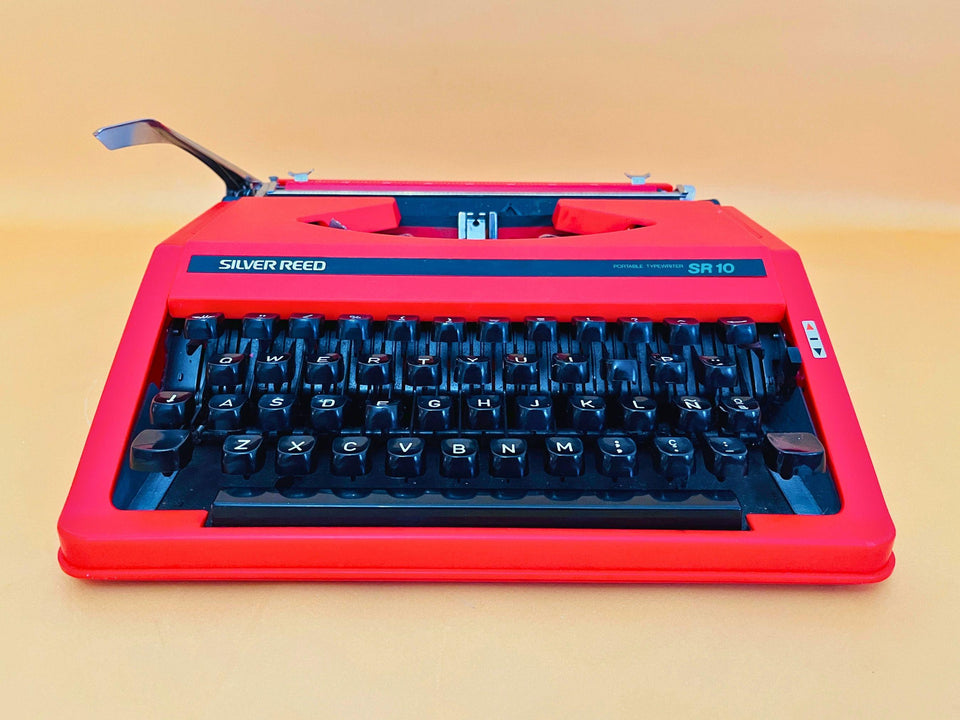 Silver-Reed SR 10 Portable Typewriter - Working 1970s Manual - Red with Case