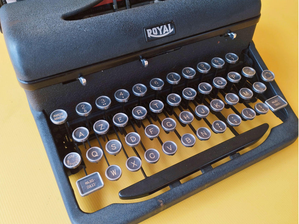 Royal Portable Typewriter - Working 1930s Manual Machine - Black AZERTY
