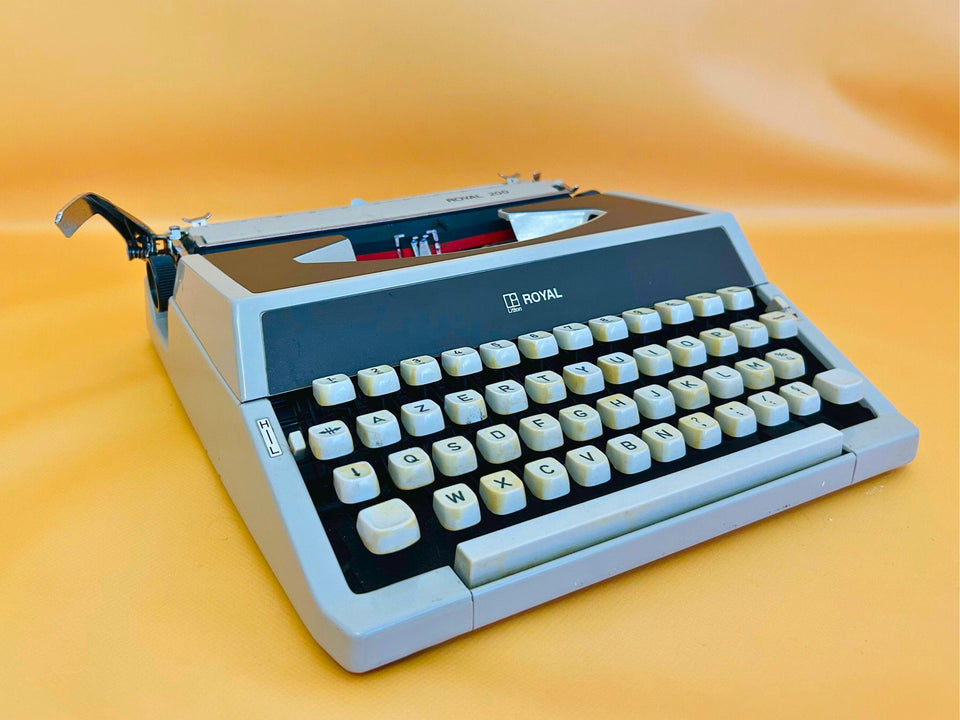 Royal 200 Metal Typewriter - Working 1970s Manual Machine - Gray AZERTY with Case