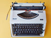 Elsa Gilet 200 keyboard detail QWERTY keys close-up