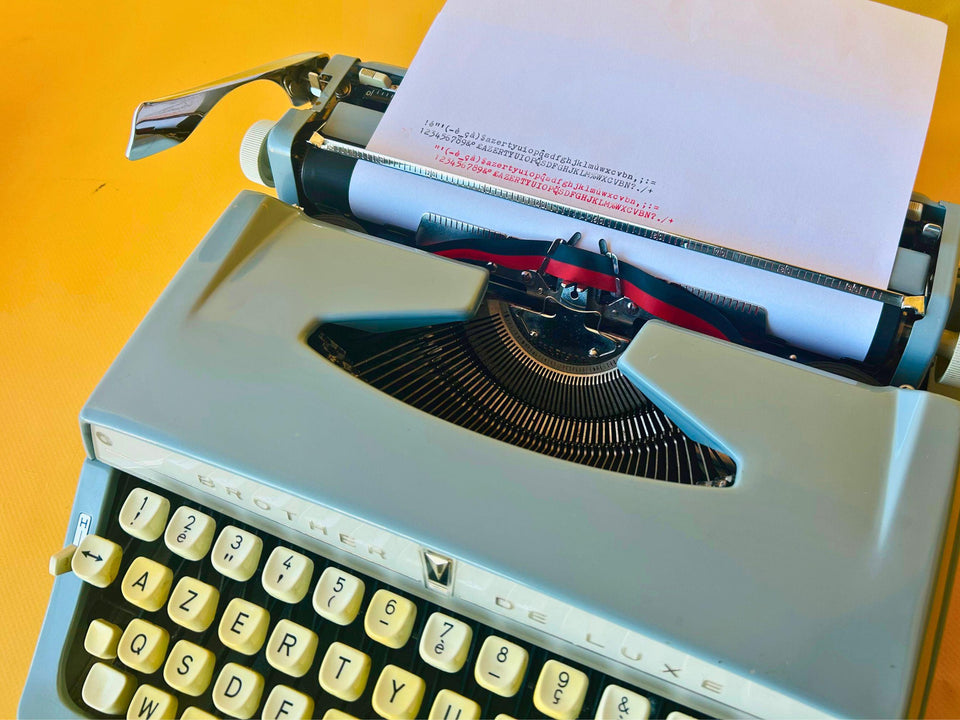 Brother De Luxe Portable Typewriter - Working 1970s Manual - Blue AZERTY
