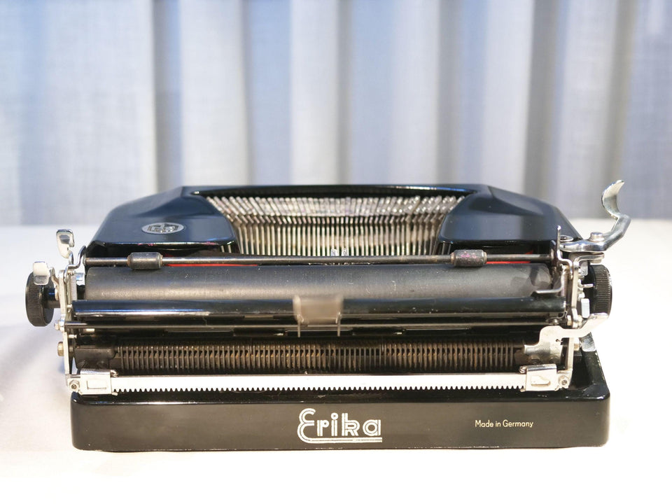 Erika Model 8 Manual Typewriter - Working 1930s German Machine - AZERTY Black Gloss