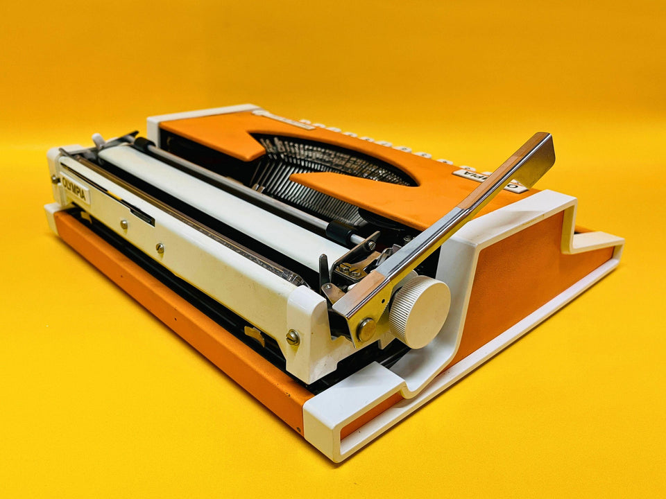 Olympia Traveller De Luxe Typewriter – 1970 Orange Portable Manual Typewriter with Case