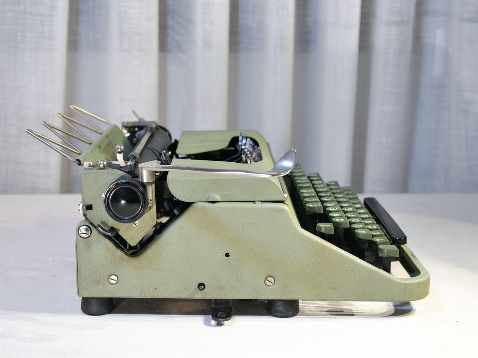 Rare Green Juwel Typewriter - Working 1930s German Manual - QWERTZ with Case