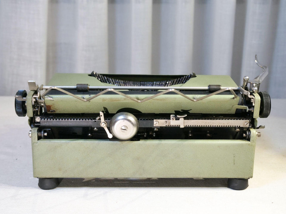 Rare Green Juwel Typewriter - Working 1930s German Manual - QWERTZ with Case