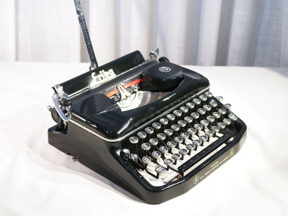 Erika Model 8 Manual Typewriter - Working 1930s German Machine - AZERTY Black Gloss