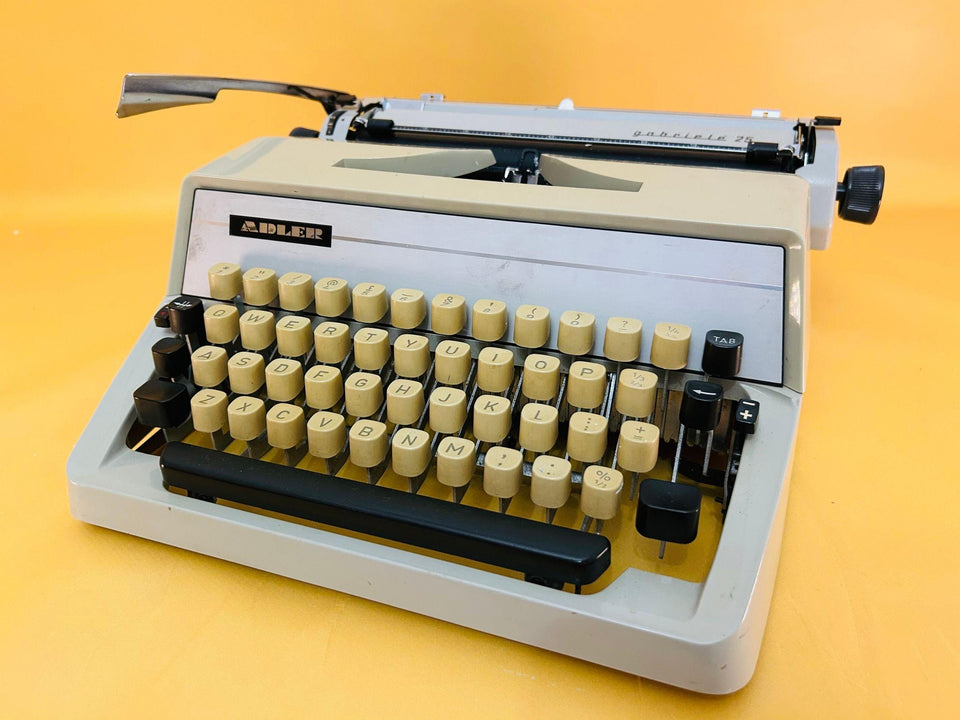 Adler Gabriele 25 beige portable typewriter