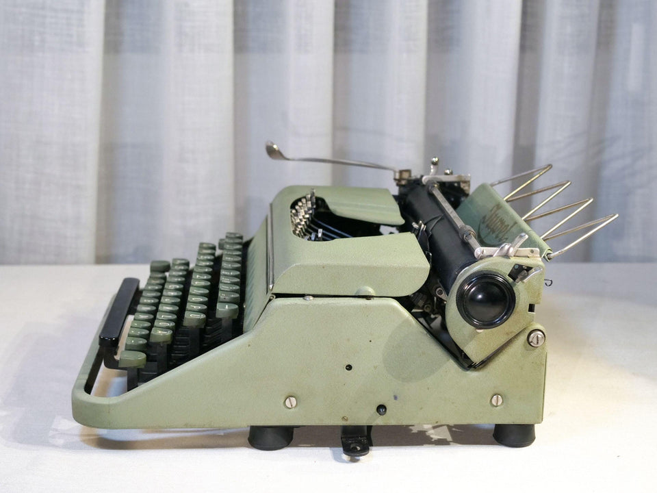 Rare Green Juwel Typewriter - Working 1930s German Manual - QWERTZ with Case