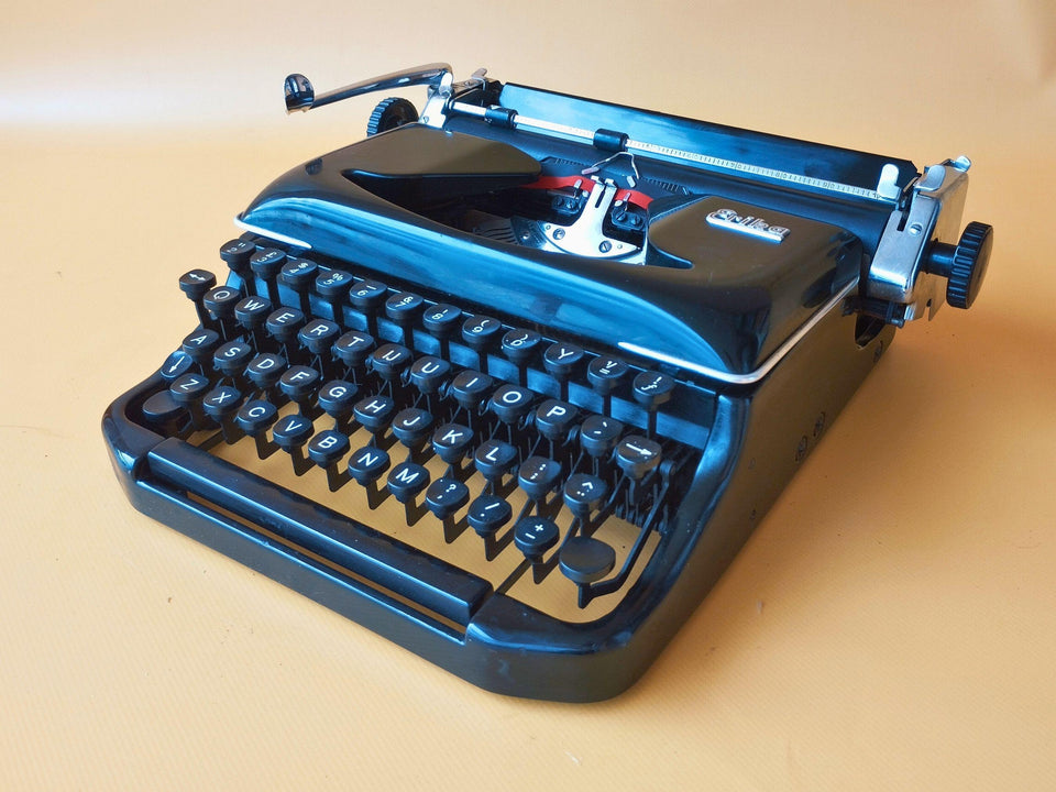 Erika black metal typewriter QWERTY