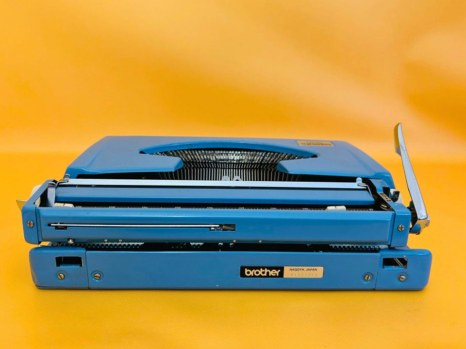 Nogamatic 400 Typewriter – 1970s Blue Manual Typewriter with Case