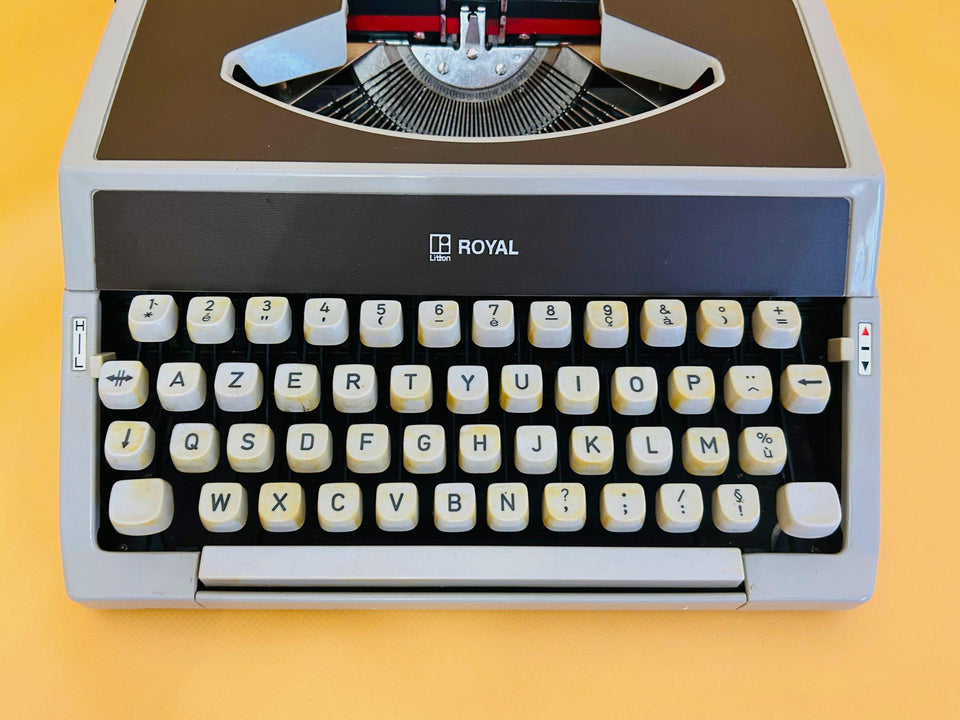 Royal 200 Metal Typewriter - Working 1970s Manual Machine - Gray AZERTY with Case