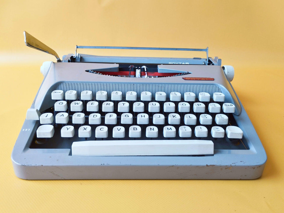 Royal Roytab Typewriter – 1970s Gray Manual Collectible Typewriter